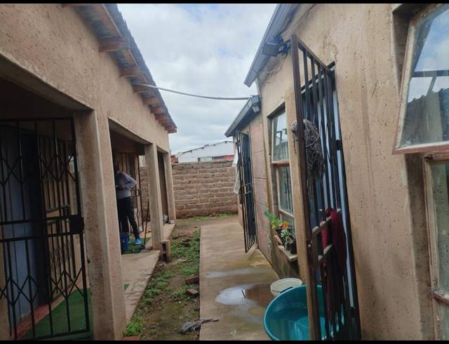 7 BEDROOM HOUSE FOR SALE IN NELLMAPIUS EXT 4